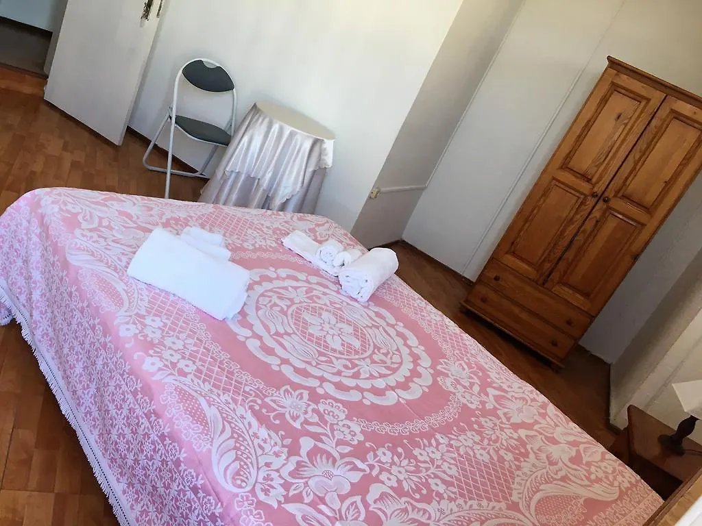 Residencia Whitelove Lisbon 3*,